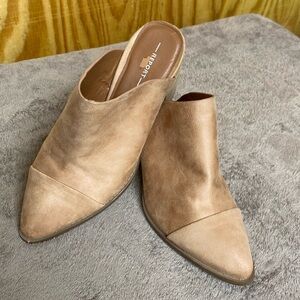 Report Tisha size 7-1/2 suede